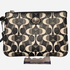 Coach Peyton Dream C Small Wristlet - EUC
